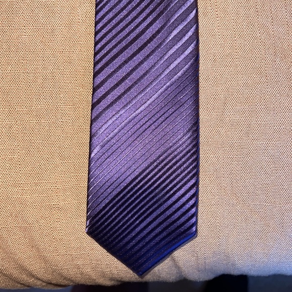 Lot of 5 ties. Alfani (3) Merona (1) Perry Ellis (1) - 3 “skinny/modern” 2 reg. - Picture 2 of 11